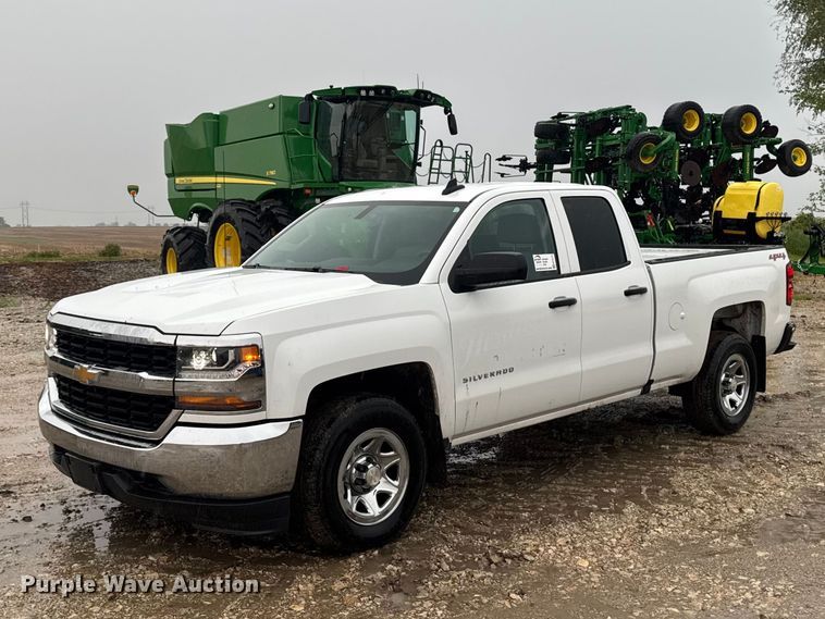 2017 Chevrolet Silverado 1500 Ext. Cab pickup truck - EF2473