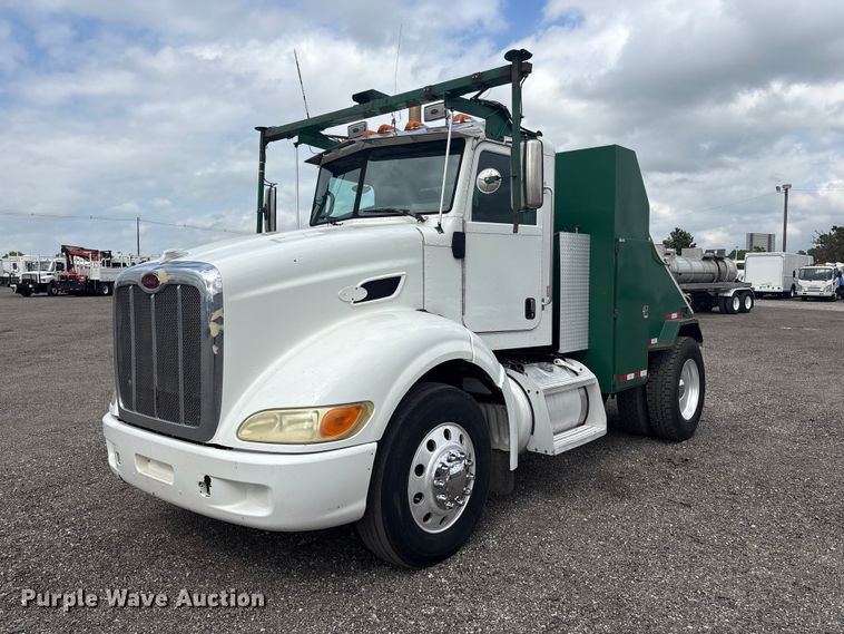 2012 Peterbilt 384 toter Truck - EG9023