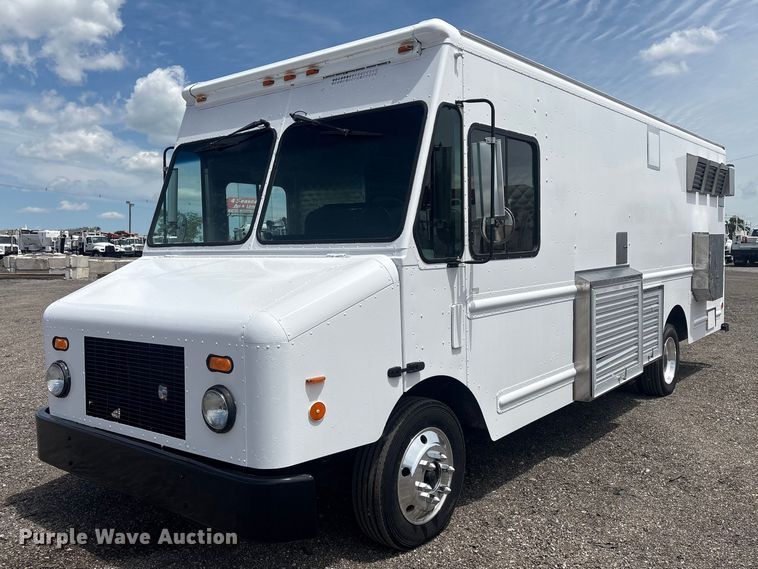 2005 Freightliner MT45 food truck - EG9058