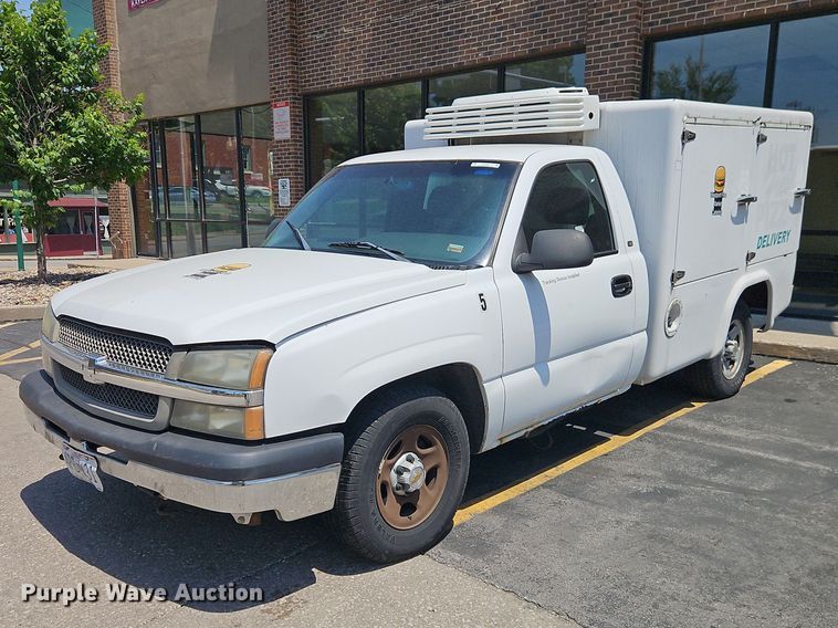 2003 Chevrolet Silverado 1500 catering bed pickup truck - EO7351