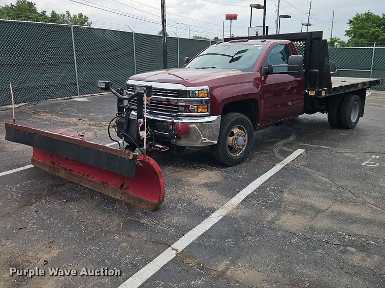 2016 Chevrolet Silverado 3500HD flatbed pickup truck - EO7410