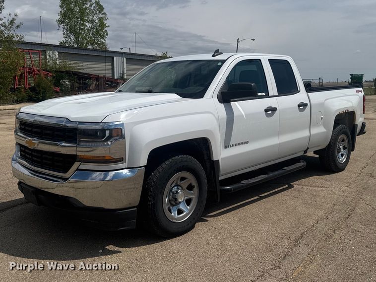 2018 Chevrolet Silverado 1500 Ext. Cab pickup truck - ER0484