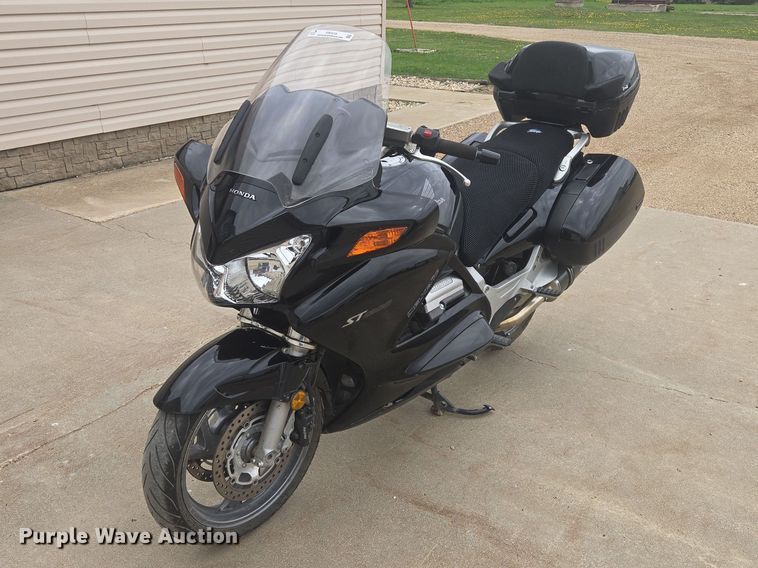 2006 Honda ST1300 motorcycle - ER1618