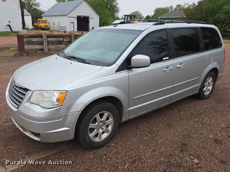 2008 Chrysler Town And Country van - ER1629