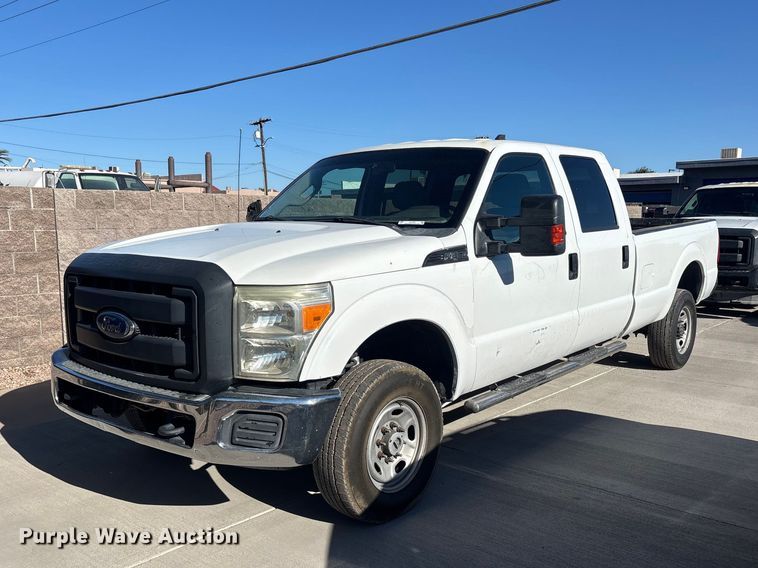 2011 Ford F350 Super Duty Crew Cab pickup truck - ER7537