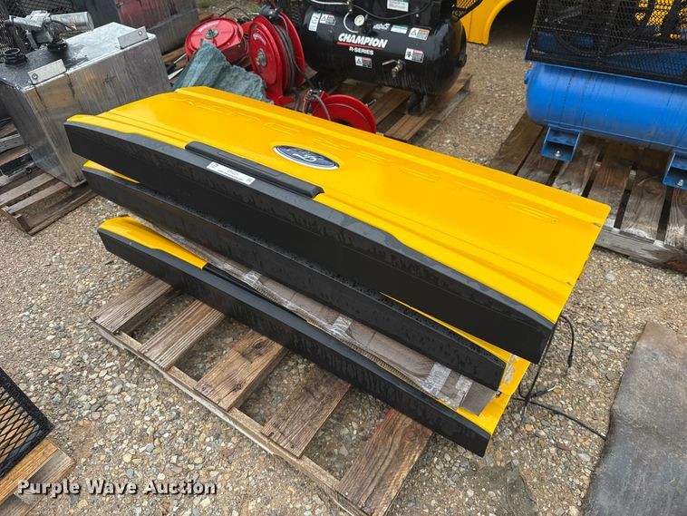 (4) tailgates - ET6227