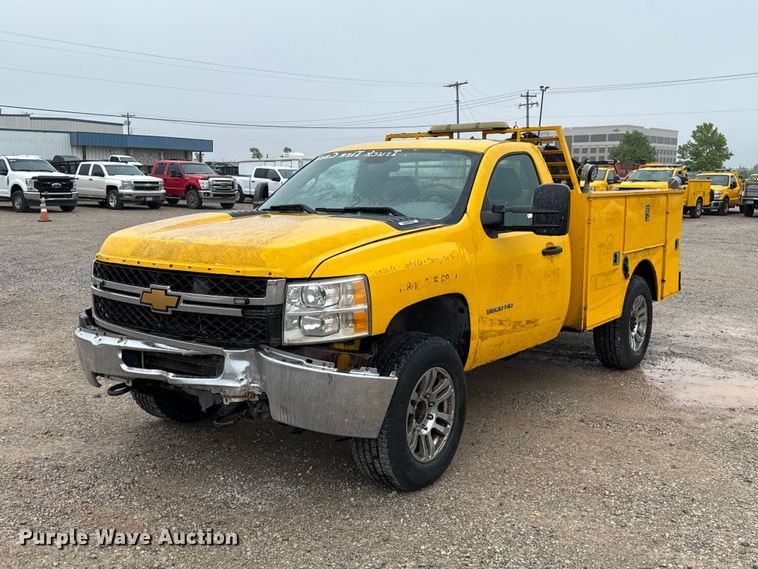 2014 Chevrolet Silverado 3500HD utility bed pickup truck - ET6233