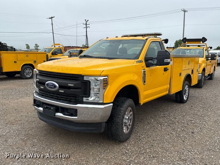 2019 Ford F350 Super Duty utility bed pickup truck - ET6234