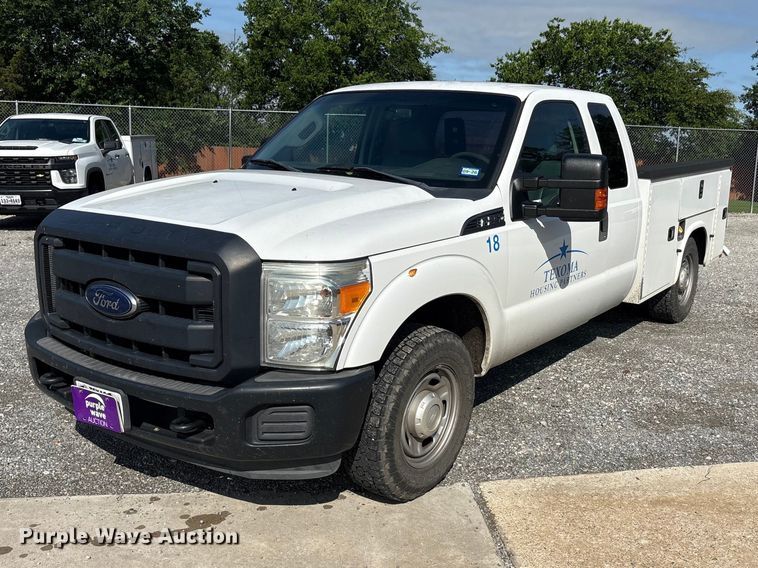 2016 Ford F250 Super Duty Ext. Cab utility bed pickup truck - EU5568