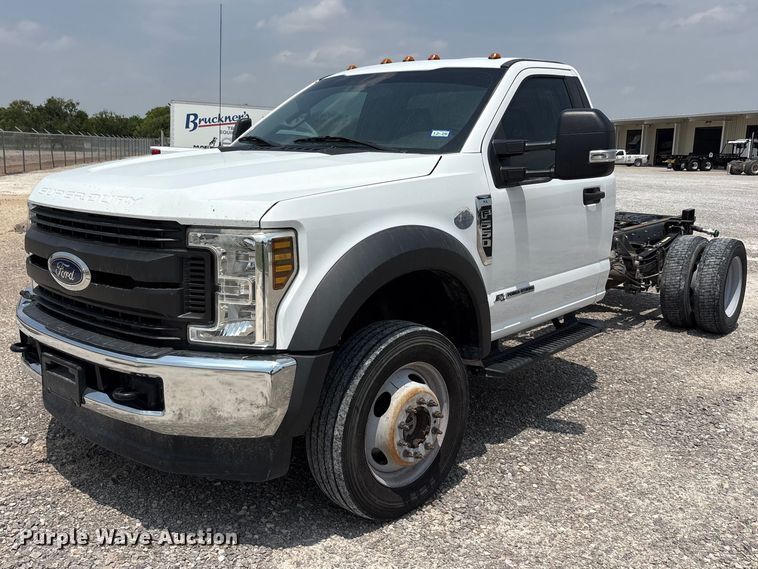 2019 Ford F550 Super Duty truck cab and chassis - EU5598