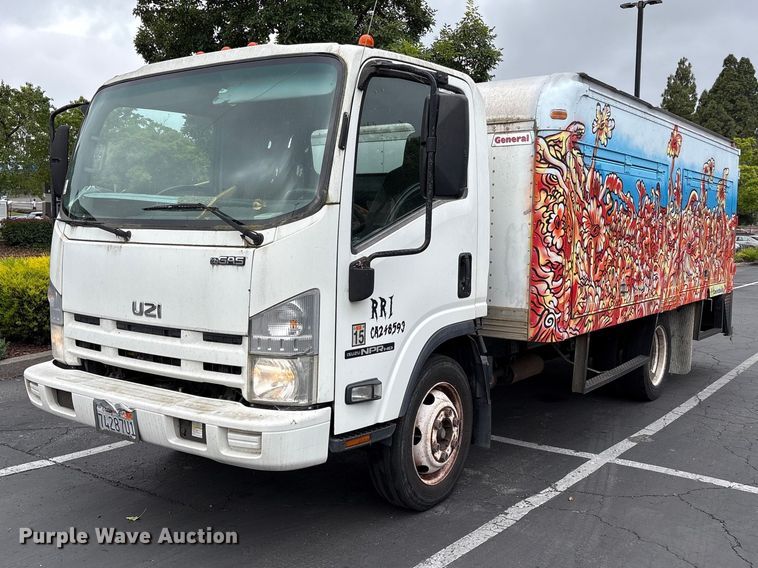 2015 Isuzu NPR box truck - EU8689