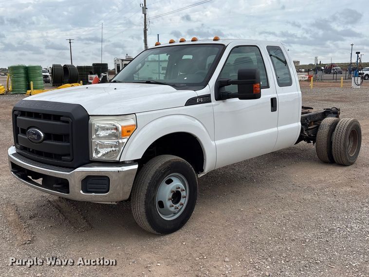 2016 Ford F-350 Ext. Cab pickup truck cab and chassis - EW0069