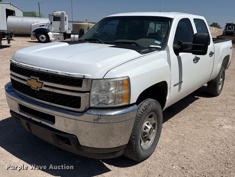 2013 Chevrolet Silverado 2500HD Crew Cab pickup truck - EW4586