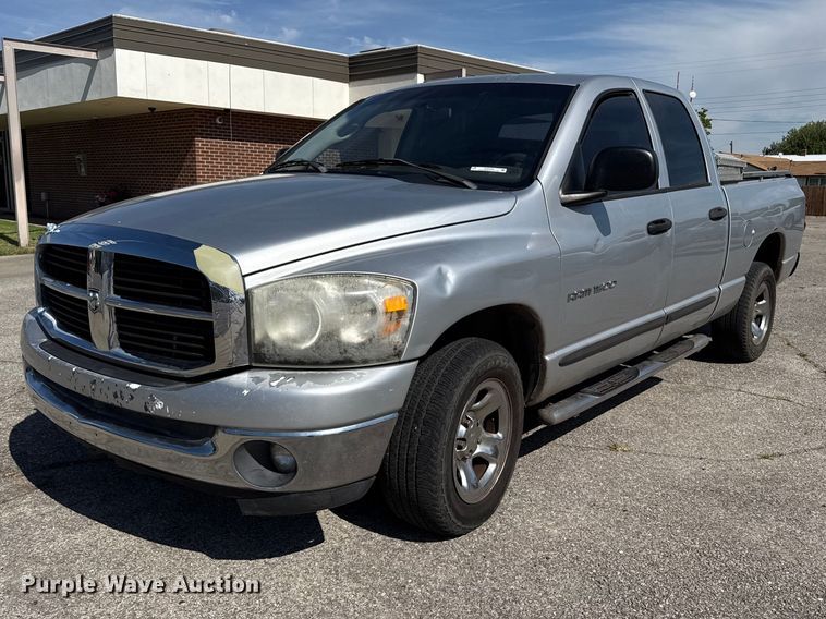 2007 Dodge Ram 1500 Crew Cab pickup truck - EW4593