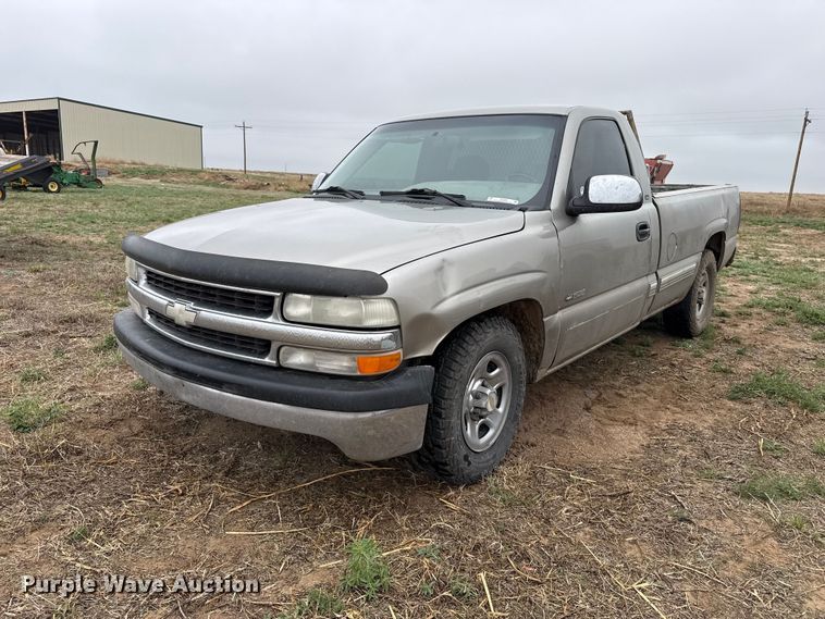 2000 Chevrolet Silverado 1500 pickup truck - FB6498