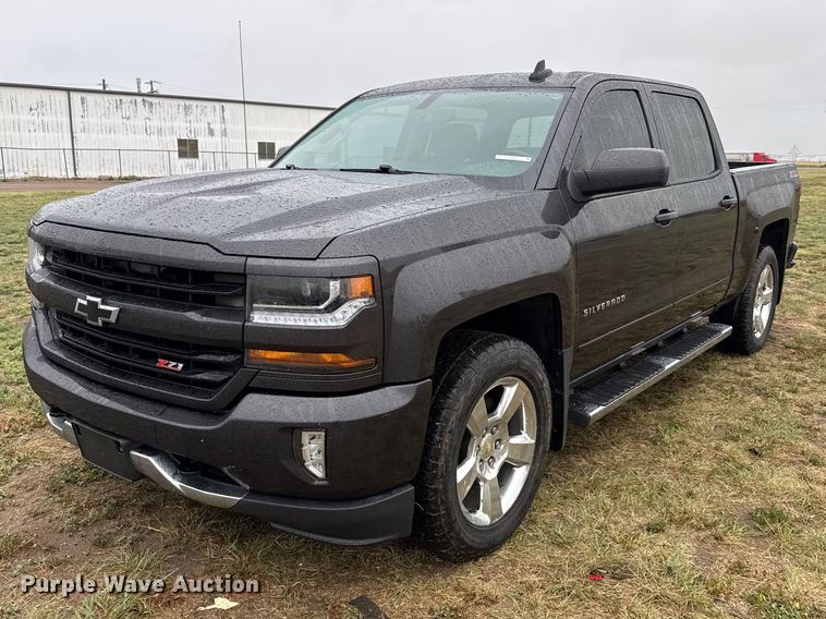 2016 Chevrolet Silverado 1500 Crew Cab pickup truck - FB6517