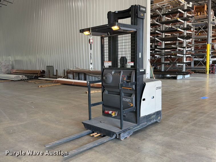 2017 Crown SP3520-30 order picker - FB8203