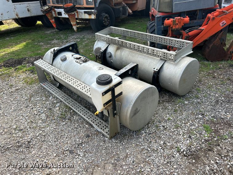 (2) Freightliner fuel tanks - FC2652
