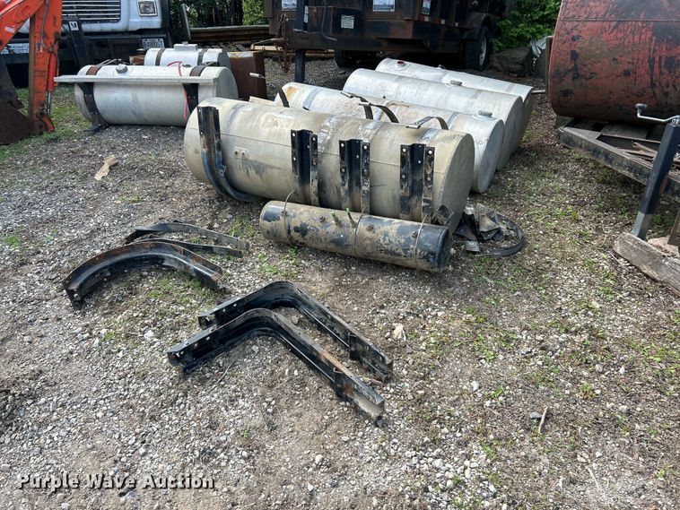 (4) Kenworth fuel tanks - FC2653