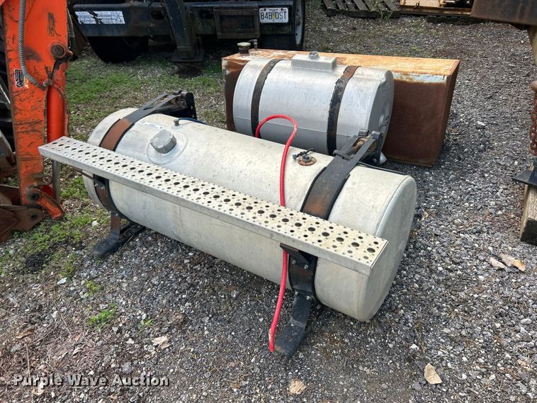 (3) fuel tanks - FC2654