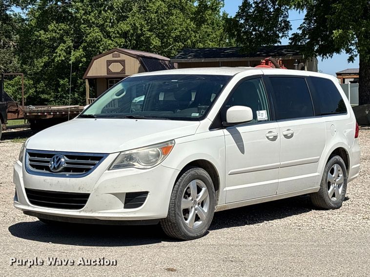 2009 Volkswagen Routan van - FG0369
