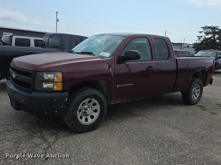 2007 Chevrolet Silverado 1500 Ext. Cab pickup truck - FH6080