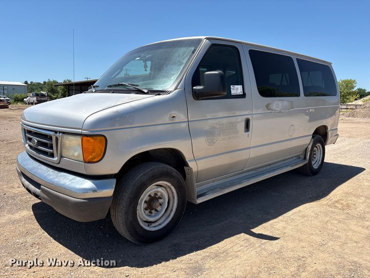 2005 Ford E350 van - FI0175