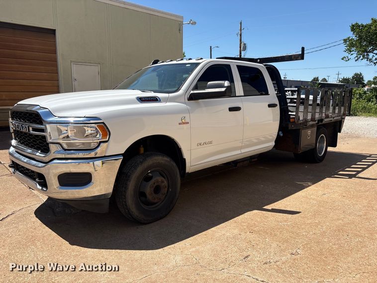 2019 RAM 3500 Crew Cab flatbed pickup truck - FI0179