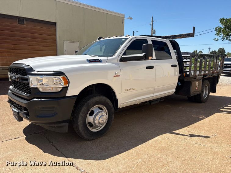 2020 RAM 3500 Crew Cab flatbed pickup truck - FI0180