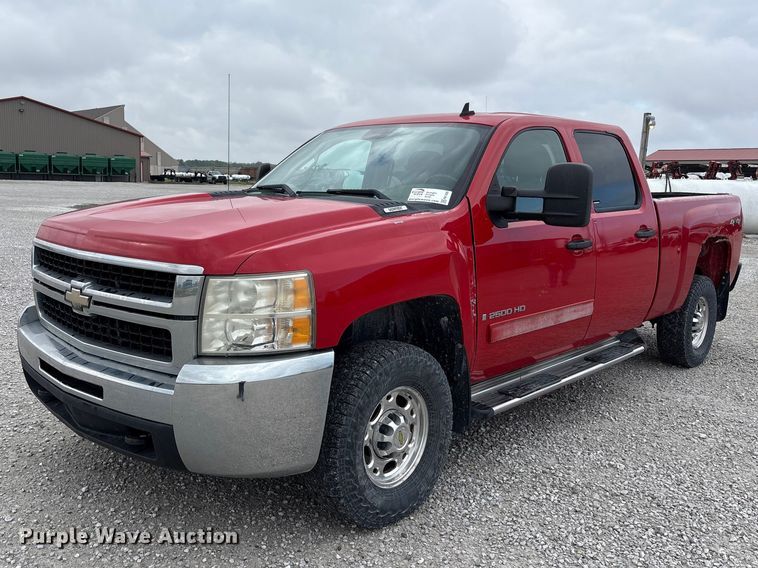 2009 Chevrolet Silverado 2500HD Crew Cab pickup truck - FK1426