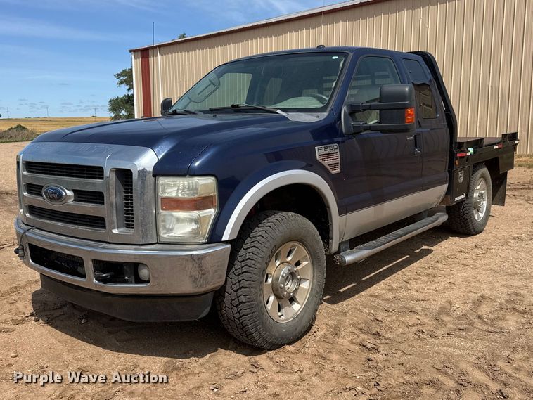 2010 Ford F250 Lariat Super Duty Ext. Cab flatbed pickup truck - NA9324