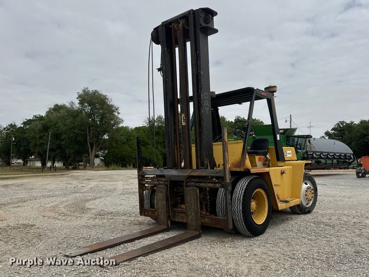 Caterpillar V160 forklift - NA9347