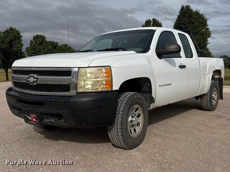 2010 Chevrolet Silverado 1500 Ext. Cab pickup truck - NA9361