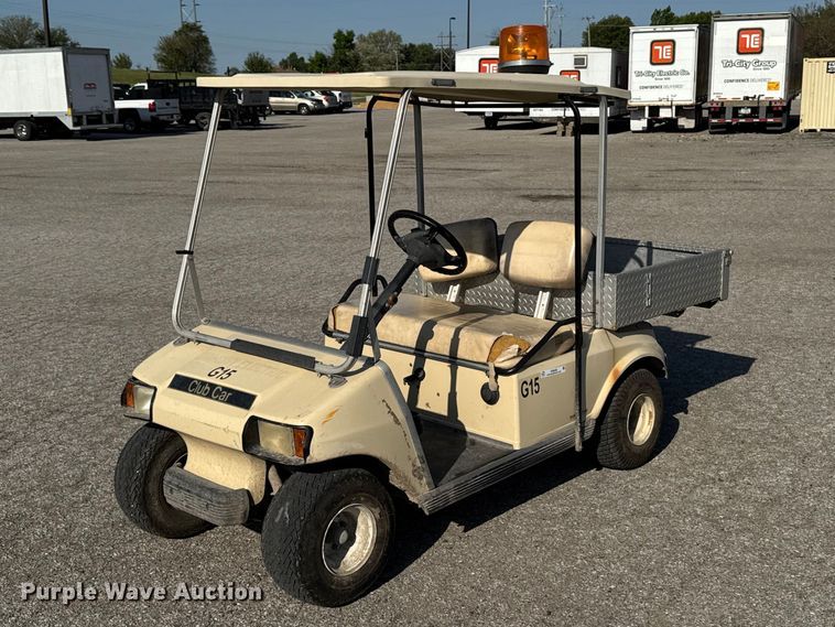 1998 Club Car DS golf cart - OE9583