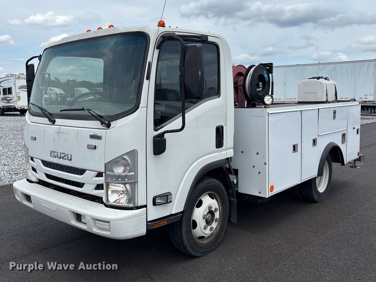 2018 Isuzu NPR utility / service truck - YA3273