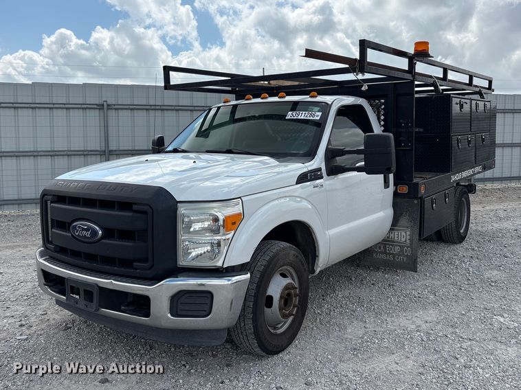 2016 Ford F350 Super Duty utility bed pickup truck - YA3657