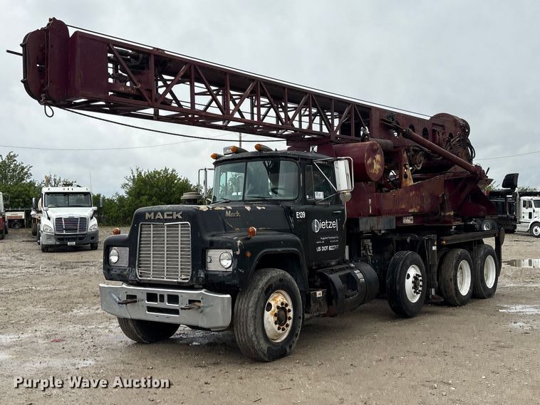 1989 Mack R690ST drilling rig truck - DO5230