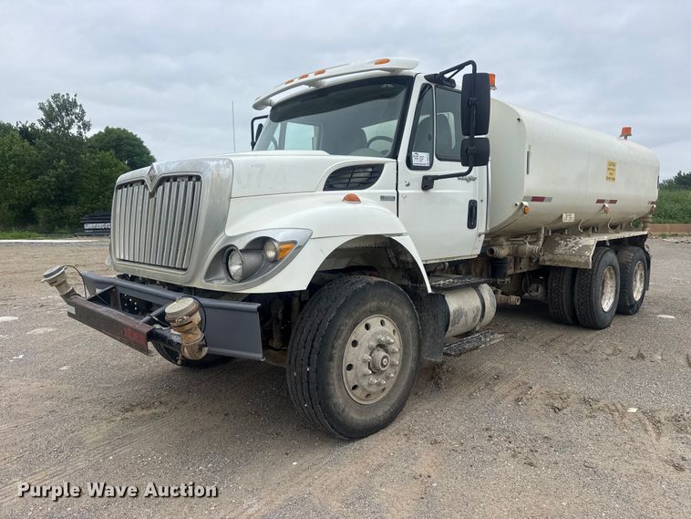 2008 International WorkStar 7500 water truck - DO8513