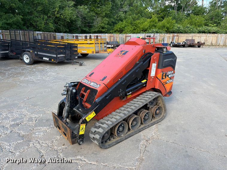 2019 Ditch Witch SK1050 compact utility loader - DQ7765