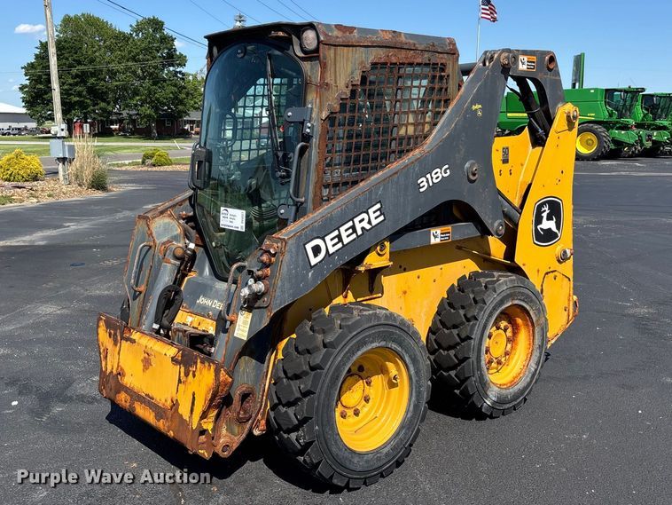 2020 John Deere 318G skid steer loader - DV4327