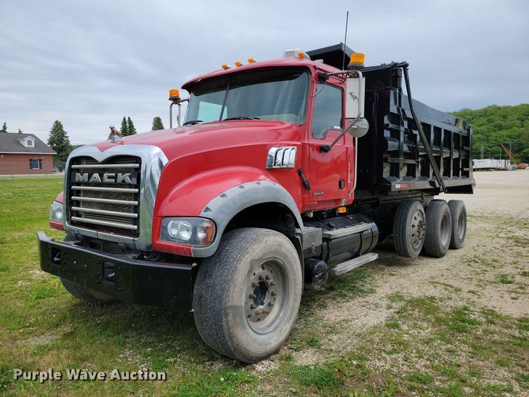 2009 Mack GU713 dump truck - DZ7177