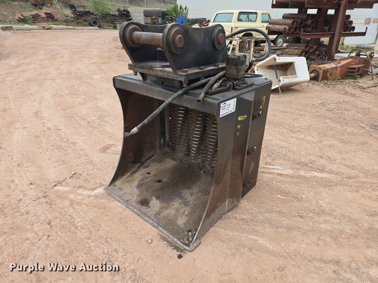 2014 B&D Fabricators EX140 screening bucket - EB1461