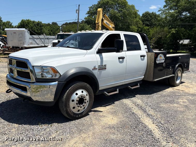 2017 RAM 5500 Crew Cab flatbed truck - EF1169