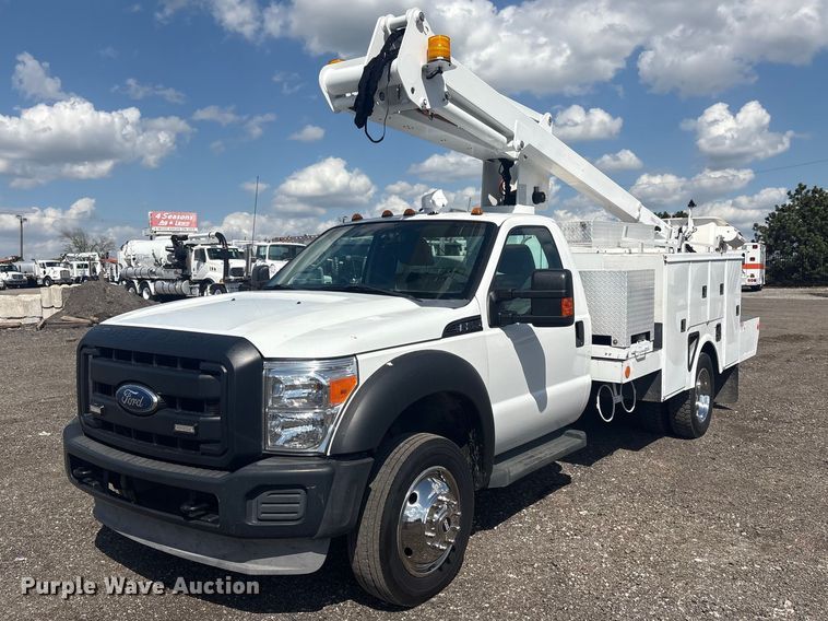 2012 Ford F550 Super Duty bucket truck - EG8962