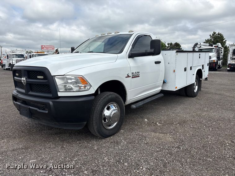 2018 RAM 3500 utility bed pickup truck - EG9012