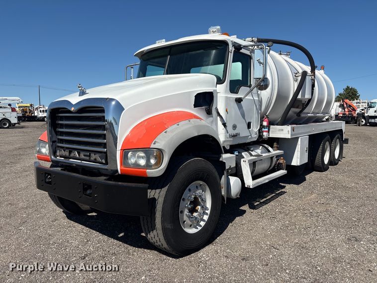 2013 Mack Granite GU713 vacuum truck - EG9075