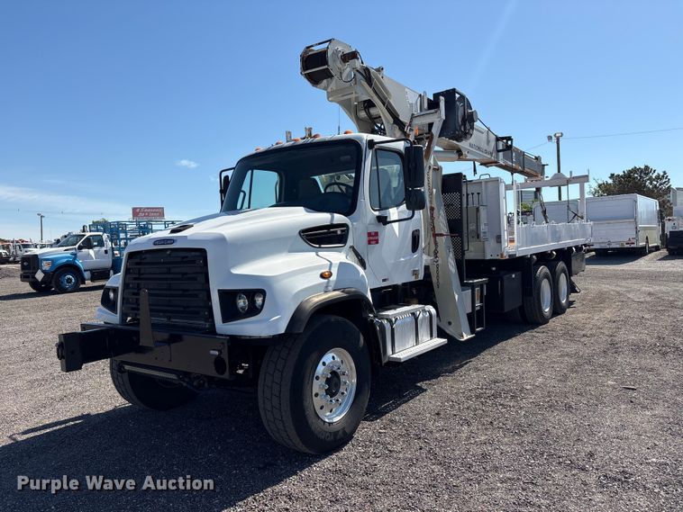 2014 Freightliner 114SD crane truck - EG9077