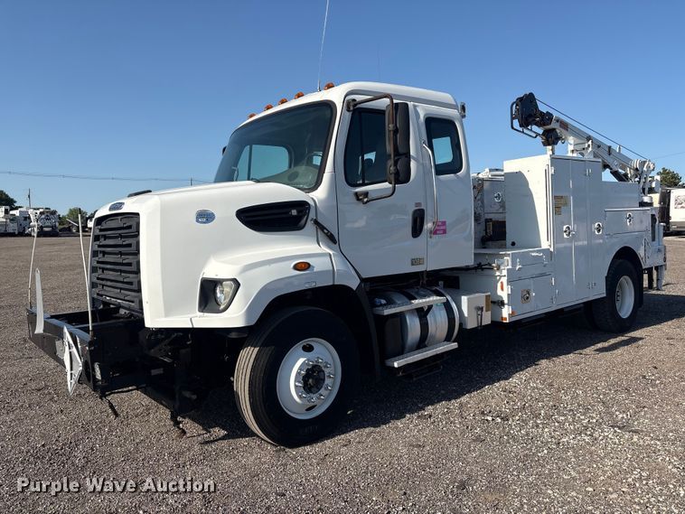 2017 Freightliner 108SD crane truck - EG9085