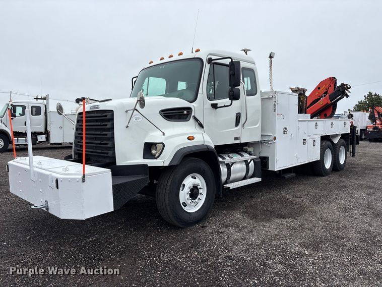2014 Freightliner 108SD crane truck - EG9100