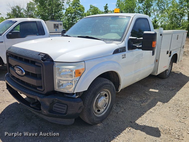 2014 Ford F350 Super Duty Ext. Cab utility bed pickup truck - EO7311